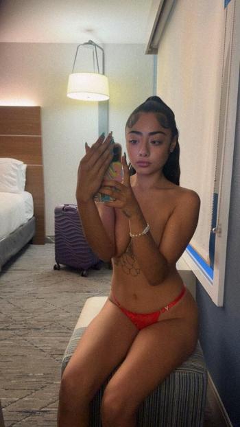 Reina, 22  female escort, Ventura